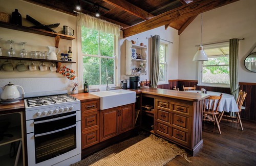 Tenterfield Cabine | Glenrock Gardens Rustic Cottage