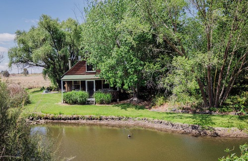 Tenterfield Cabine | Glenrock Gardens Rustic Cottage