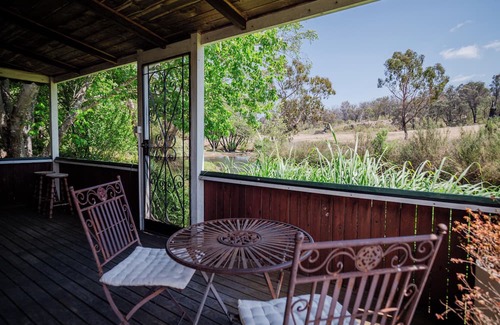 Tenterfield Cabine | Glenrock Gardens Rustic Cottage