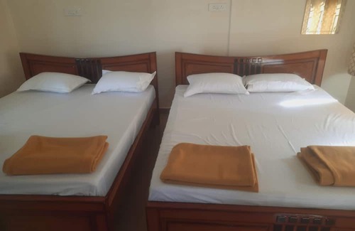 Udupi Cabine | UDUPI YATHRINIVAS