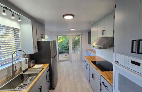 Puyallup Maison | Newly Renovated 2BR /Wifi-Entertainment Included /Near WA State Fair