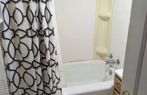 Poplar Bluff Maison | Charming Bungalow in lovely Poplar Bluff with WiFi