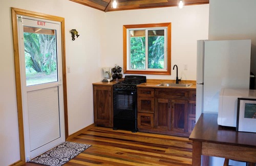 Orange Walk District Cabine | A Cozy cabin along the Rio Bravo River—bird watcher’s paradise with WiFi and AC.