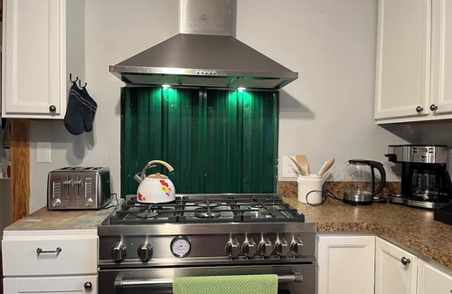 Marysville Autre | The Little Wellness Farm - Charming 3-bedroom farmhouse in lovely Marysville, OH