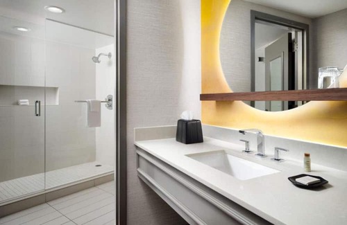 Broomfield Maison | Fully renovated all-suite hotel with views of the Flatirons