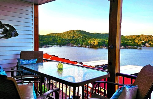 Camdenton Copropriété | Amazing view in this 2 bedroom gem near Ha Ha Tonka State Park & Old Kinderhook