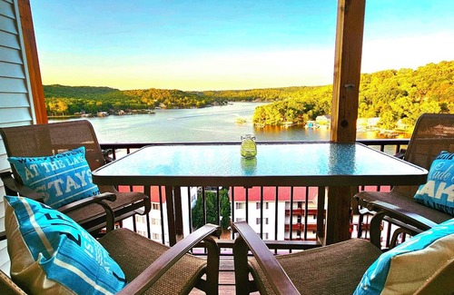 Camdenton Copropriété | Amazing view in this 2 bedroom gem near Ha Ha Tonka State Park & Old Kinderhook