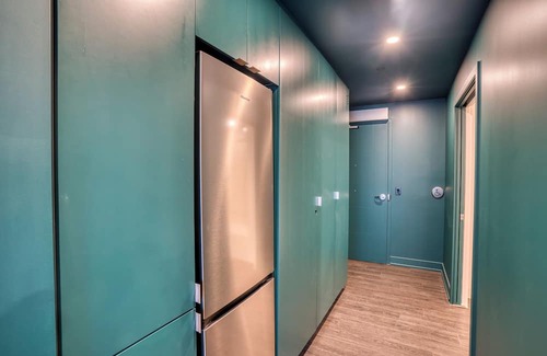Industrial Park Appartement | Fully-furnished Bachelor/Studio near Cyrville LRT Train Station in Ottawa