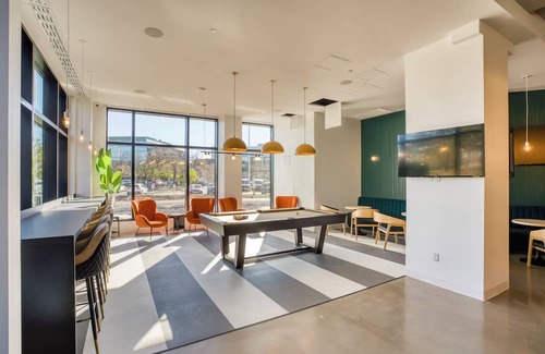 Industrial Park Appartement | Fully-furnished Bachelor/Studio near Cyrville LRT Train Station in Ottawa