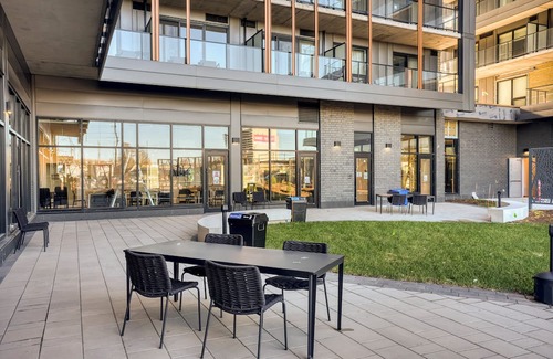 Industrial Park Appartement | Fully-furnished Bachelor/Studio near Cyrville LRT Train Station in Ottawa