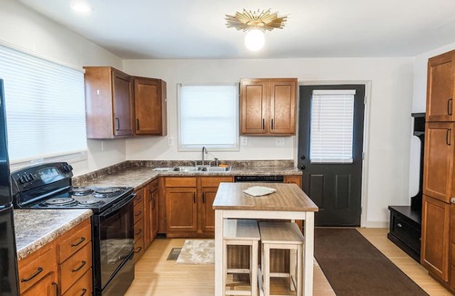Maple Mount Maison | Charming, Peaceful 3-bedroom house with view of Horse Farm