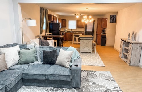 Maple Mount Maison | Charming, Peaceful 3-bedroom house with view of Horse Farm