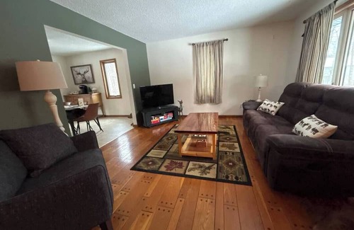 Big Lake Maison | Merry Moose Lodge - Pets Welcome