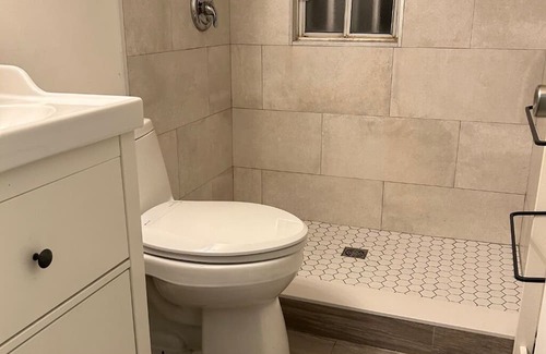 Hamilton Maison | Charming 1-bedroom house in Hamilton with WiFi and AC