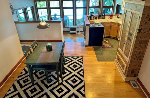 Shelton Cabine | Cozy 2-bedroom lakefront cabin with tranquil views