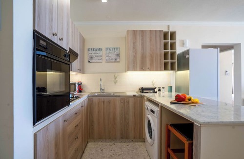 Larnaca Appartement | Makenzy Sandy Beachfront Paradise