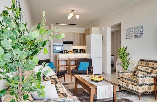 Larnaca Appartement | Makenzy Sandy Beachfront Paradise