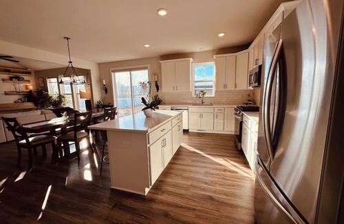 Jackson Maison | Cozy 3Bed 2Full Home with Attached 2.5 Garage plus extra parking. SUPER CHIC!