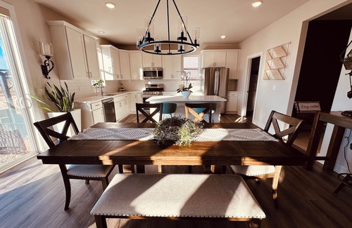 Jackson Maison | Cozy 3Bed 2Full Home with Attached 2.5 Garage plus extra parking. SUPER CHIC!