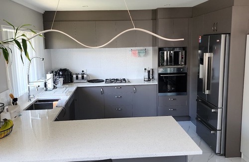 Mangere Lit Et Petit-Déjeuner | New Built Home, 5min. from Auckland International/Domestic Airport