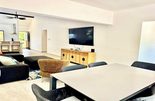 Kralendijk Copropriété | Stunning Oceanfront 2-Bed, High End Remodel, Luxury Furnishings, Sand Dollar A6