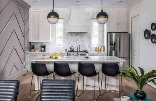 Chestnut Hill Maison | Two Beautiful Homes - Walkable to Geodis