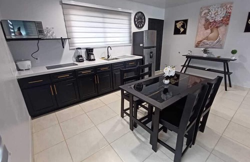 Penjamo Maison | Charming Tropical Noir, 2-bedroom house with AC, WiFi