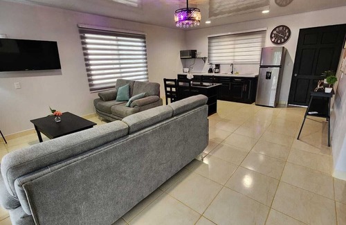 Penjamo Maison | Charming Tropical Noir, 2-bedroom house with AC, WiFi