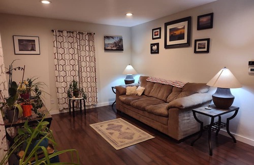 Crossroad Park Maison | Sweet 2-bedroom home with A/C and back deck w/dining area, gas grill & fire pit