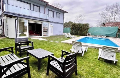 Sapanca Villa | Manolya Villa & Nil Konaklama (Isıtmalı Havuz)nn