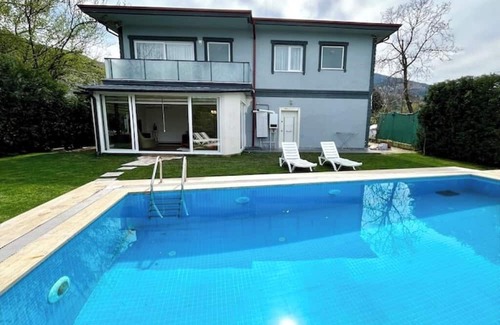 Sapanca Villa | Manolya Villa & Nil Konaklama (Isıtmalı Havuz)nn
