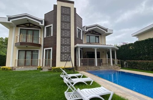 Sapanca Villa | Aydın Villa & Nil Accommodation(HOT POOL)nn