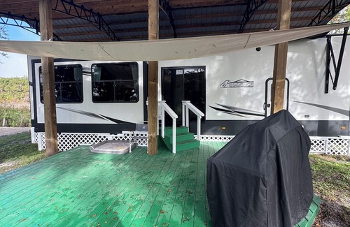 Pierson Location De VR | Cozy campground in charming Pierson with AC, WiFi
