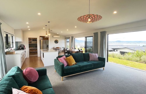 Nukuhau Maison | Panoramic Paradise: Stunning Lake and Mountain Views in Taupō