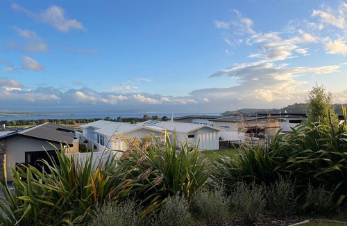 Nukuhau Maison | Panoramic Paradise: Stunning Lake and Mountain Views in Taupō