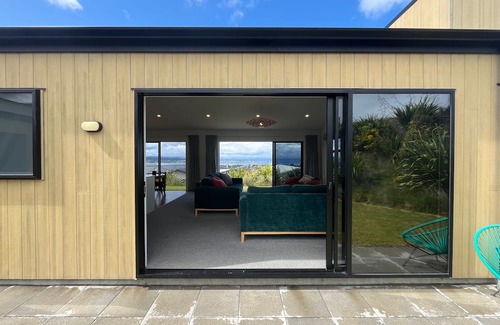 Nukuhau Maison | Panoramic Paradise: Stunning Lake and Mountain Views in Taupō