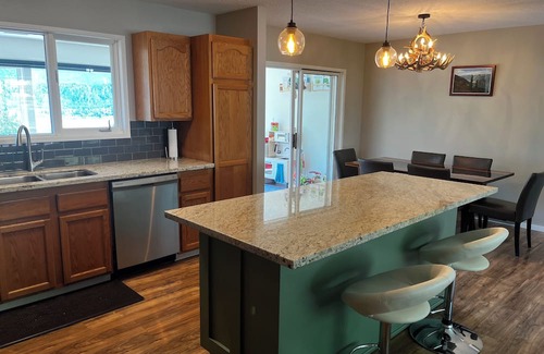Lillooet Maison | Cozy house w/hottub. Views of Fraser river and mountains. Family friendly