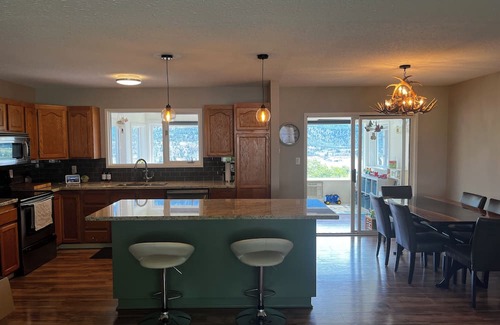 Lillooet Maison | Cozy house w/hottub. Views of Fraser river and mountains. Family friendly
