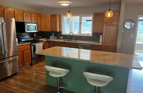 Lillooet Maison | Cozy house w/hottub. Views of Fraser river and mountains. Family friendly