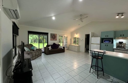 Dundowran Beach Appartement | Welcome to "Margaritaville" - Where it is always 5 O'clock somewhere!