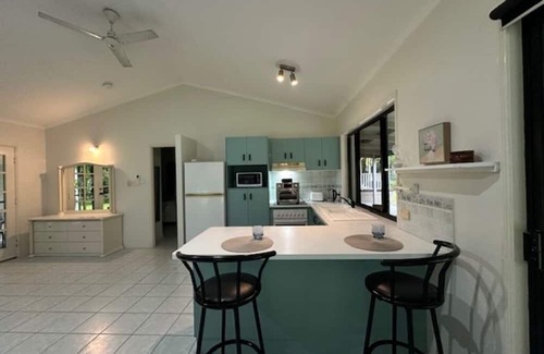 Dundowran Beach Appartement | Welcome to "Margaritaville" - Where it is always 5 O'clock somewhere!