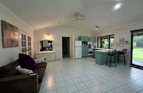 Dundowran Beach Appartement | Welcome to "Margaritaville" - Where it is always 5 O'clock somewhere!