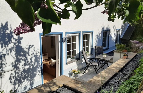 Munstermaifeld Appartement | Apartment 'Hortensia Mosel' with Private Terrace, Private Garden and Wi-Fi