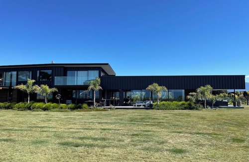 Ruby Bay Maison | Ruby Bay cliff-top retreat- Palm View with Swimming Pool and Spa
