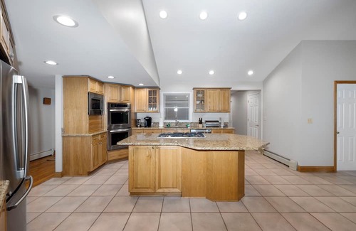 Town of Ramapo Maison | Spacious w/ Huge Yard, Pool, Fire Pit & Billiards