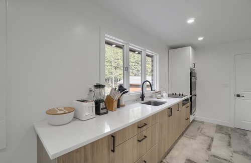 Chester Maison | Luxury in the Woods, Pool, Privacy & Peace