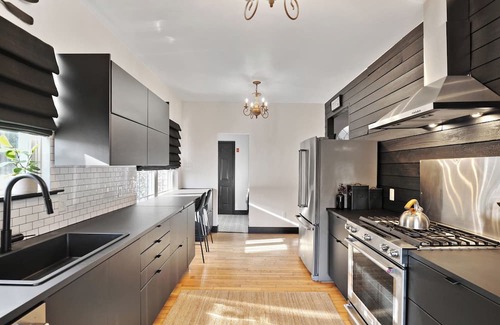 Milton Maison | Tranquil Modern Oasis near local beaches w/gym, office, fire pit. Pet friendly!