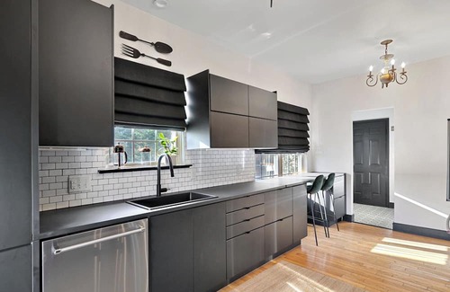 Milton Maison | Tranquil Modern Oasis near local beaches w/gym, office, fire pit. Pet friendly!