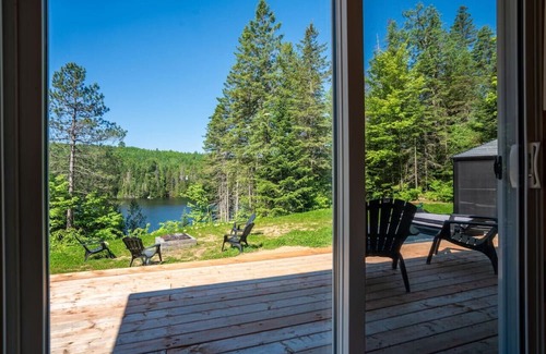 Saint-Alphonse-Rodriguez Maison | Chalet Hello| Private Lake Access | Hot Tub | EV