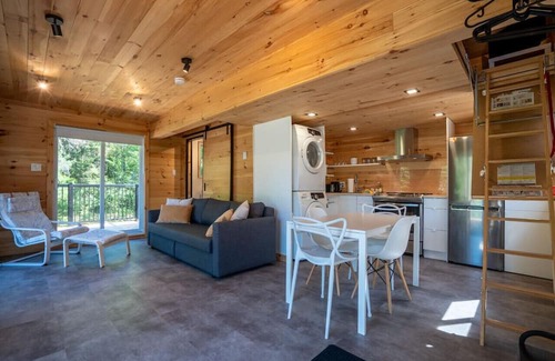 Saint-Alphonse-Rodriguez Maison | Chalet Hello| Private Lake Access | Hot Tub | EV